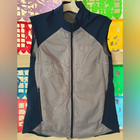 Oiselle Flyout Insulated Running Zip-Up Vest - Picture 5 of 9